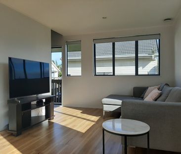 Spacious Family Home in Massey - Photo 2