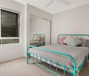 Stylish & Spacious Apartment Living Just 6km from Brisbane CBD - Photo 6