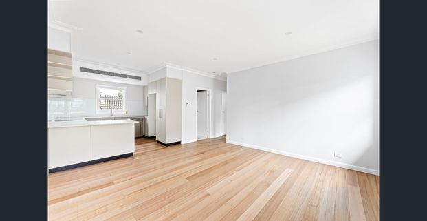 Renovated charm not to be missed - Photo 1