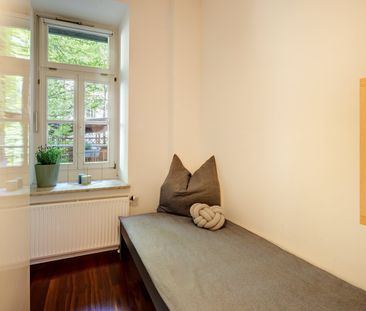 Elegant period apartment in sought-after location - Photo 6