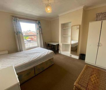 Middle Street, SO14 - Photo 6