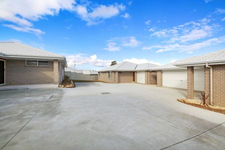 Freestanding Villa - Level And Low Maintenance - Photo 4