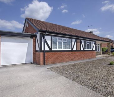 Recently redecorated and new carpets throughout, three bedroom deta... - Photo 6