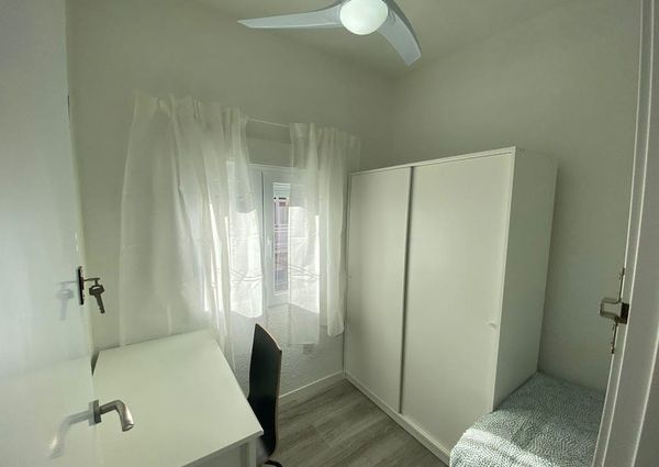 Calle del Topacio, Madrid, Community of Madrid 28021