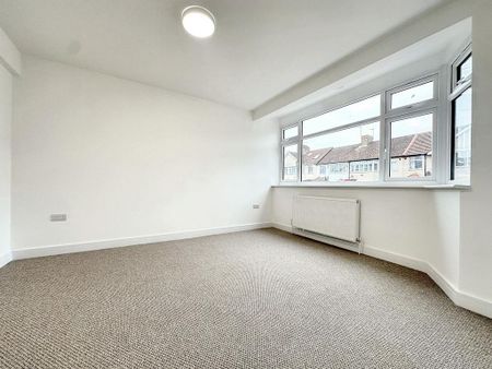 5 bedroom semi-detached house to rent - Photo 4