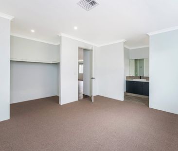 Coastal Family Living in Madora Bay - Photo 6