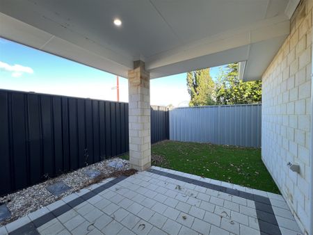 Modern Family Home - Photo 3