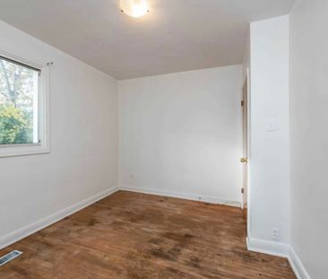 For Lease - 33 Lakeland Crescent, Toronto, Ontario - Photo 2