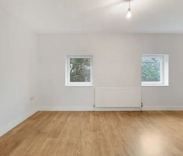 1 Bed Flat, Newham Way, E6 - Photo 6