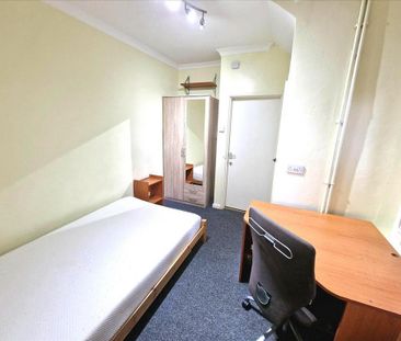 4 bedroom end of terrace house to rent - Photo 4