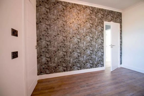 7 Bed Terraced House, High Road, NW10 - Photo 1