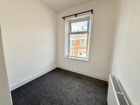 3 bedroom flat to rent - Photo 3