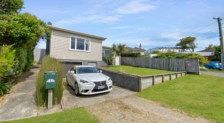 Welcome home to 5 Tarawera Road. - Photo 2