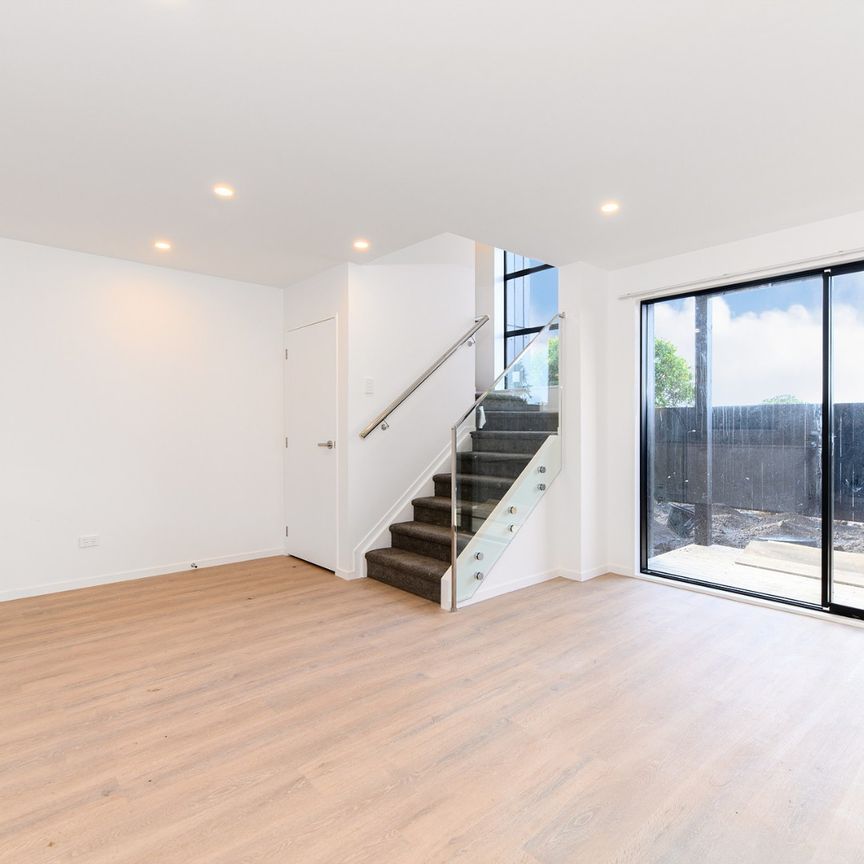 Modern living on Triangle! - Photo 1