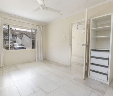 7/7 Windsor Street, Hermit Park - Photo 1