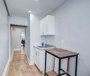 13-15 Ainslie Street N #2 - Photo 5