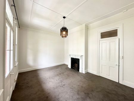 RENOVATED 4 BEDROOM HOUSE IN PYRMONT - Photo 4