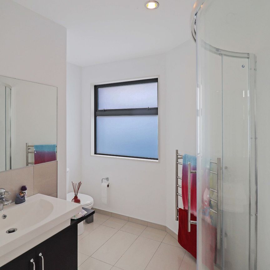 Immaculately presented executive four-bedroom family home - Photo 1