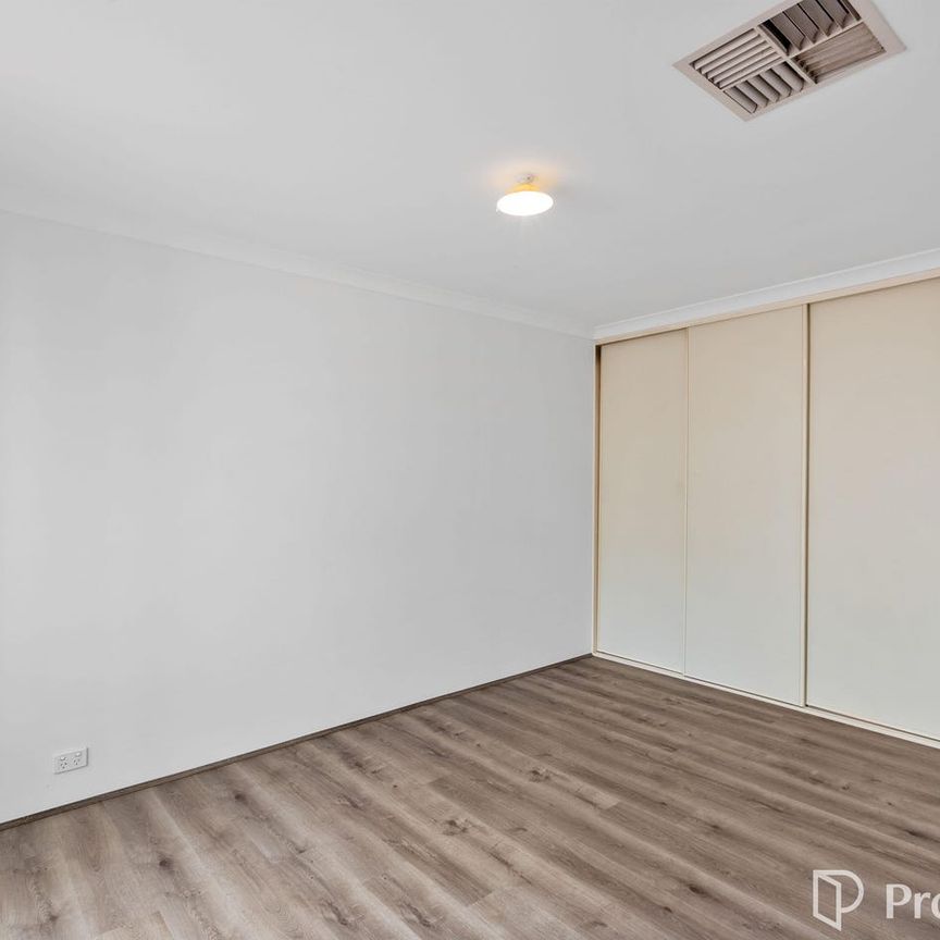 BEAUTIFULLY PRESENTED! - Photo 1