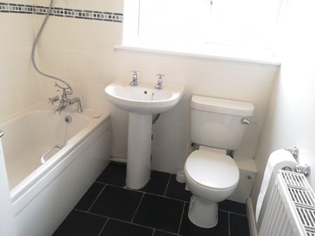 3 bedroom terraced house to rent - Photo 3