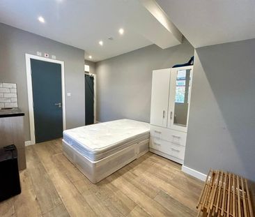 Burgoyne Road, Sunbury-On-Thames TW16, London - Photo 2