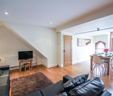 3 bedroom flat to rent - Photo 4