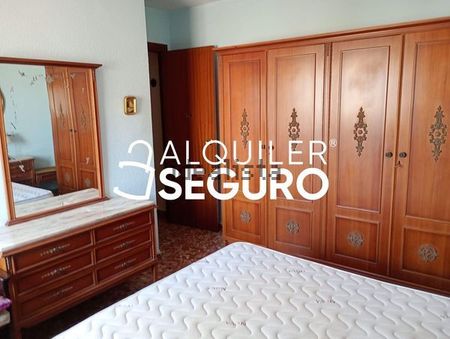 Alquiler de piso en Calle Calzada de la Trinidad - Photo 4