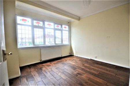 4 bedroom end of terrace house to rent - Photo 5
