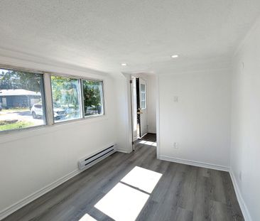 For Lease - 696 Hastings Avenue, Innisfil, Ontario - Photo 4