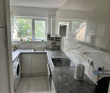 1 bedroom in a house share to rent - Photo 3