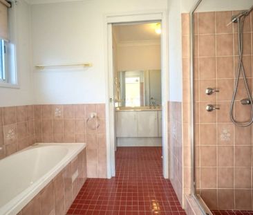 Lovely Home in Quiet Location! - Photo 4