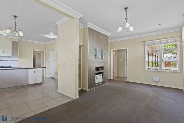The perfect family home! Prime East Toowoomba location, what an opportunity! - Photo 1