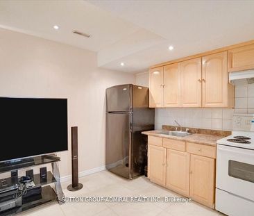 For Lease - 39 Keyworth (Ground Floor) Trail, Toronto, Ontario - Photo 2