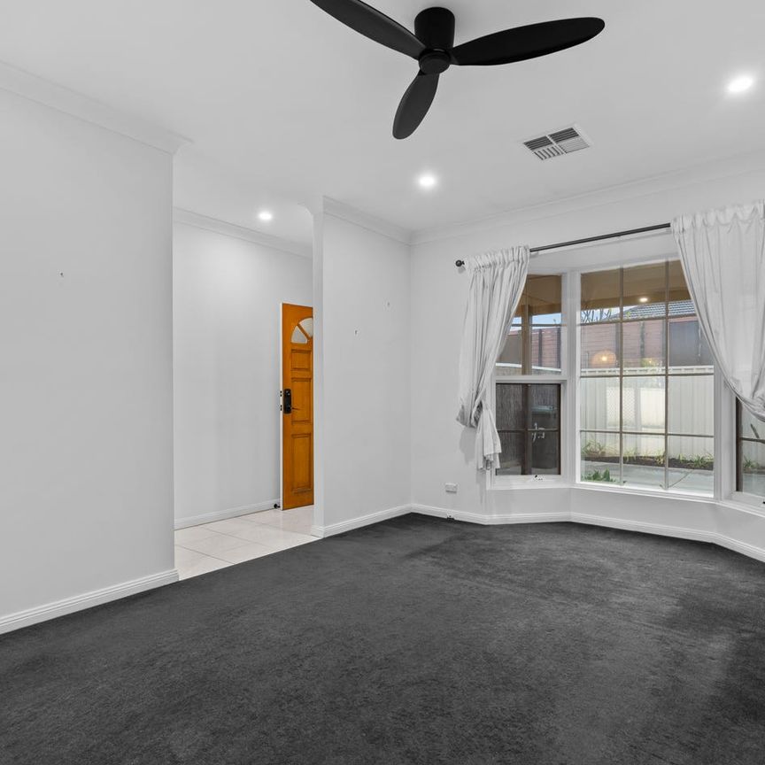 Spacious & Stylish Detached Homette Just 800m to the Beach - Photo 1
