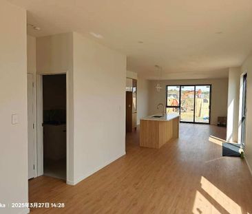 Modern New Karaka Townhous - Photo 2