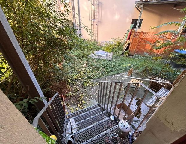 Renovierte Altbau 2-Zimmer-Wohnung mit Terrasse - Photo 1