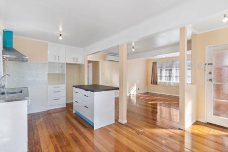 Perfectly Positioned Home - Photo 3