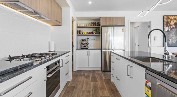 Stylish Four-Bedroom Living in Wharewaka - Photo 1