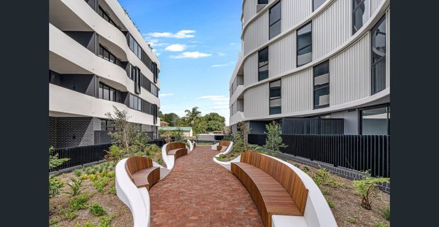 ESSENTIAL WORKER AFFORDABLE HOUSING - 20% UNDER MARKET RENT - Photo 1