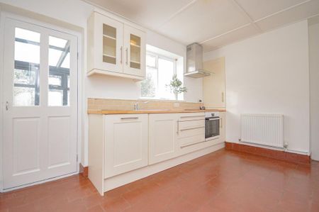 2 bedroom detached bungalow to rent - Photo 5