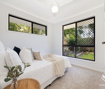 Perfect Family Living on a Spacious Block - Walk to Westfield Carin... - Photo 4