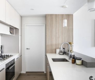 Ultra Modern Light Filled Apartment - Photo 6