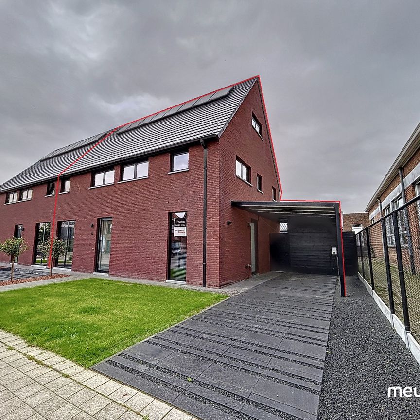 Ruime en halfopen woning met autostaanplaatsen - Foto 1