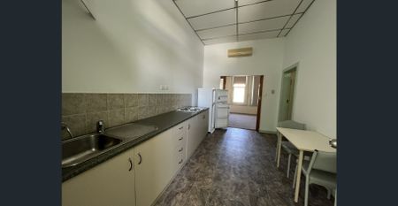 Central unit overlooking CBD - Photo 2