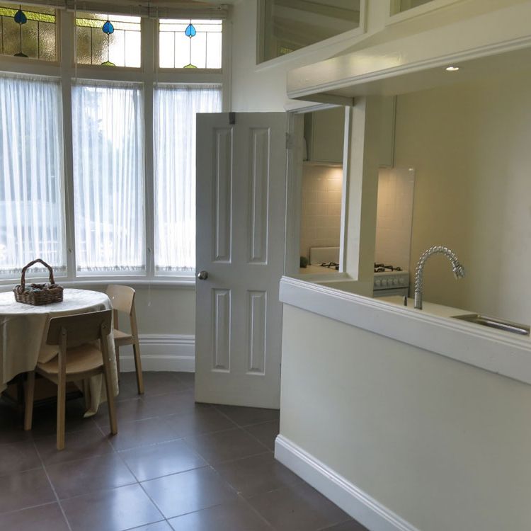 COMFORTABLE & AFFORDABLE STUDIO APARTMENT. - Photo 1