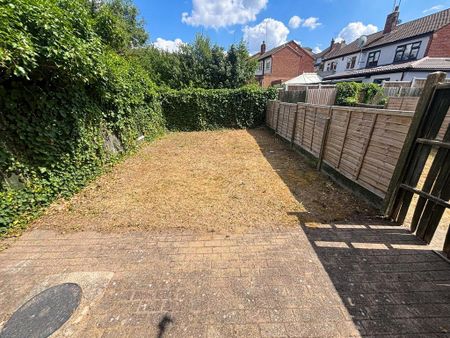 4 bedroom terraced house to rent - Photo 4