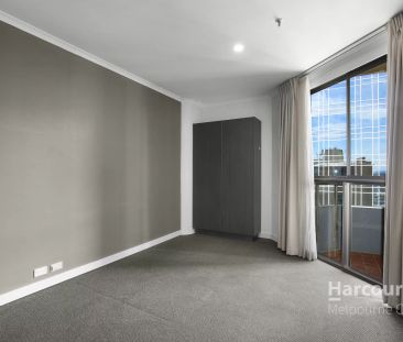 Spacious Two Bedroom Apartment with Carpark! - Photo 1