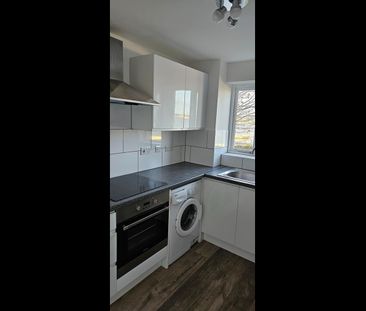 2 Bed Flat, Redding House, SE18 - Photo 5