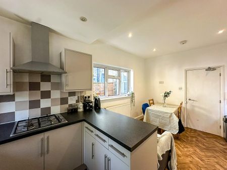 1 bedroom in a house share to rent - Photo 5