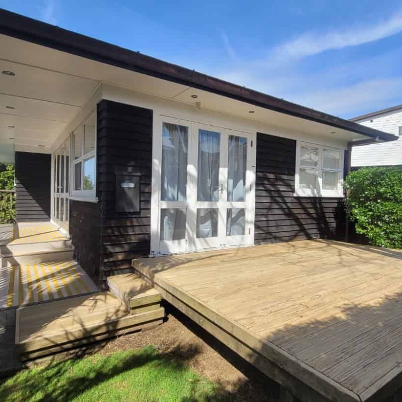 Large spacious 5 Bedroom home - Photo 1